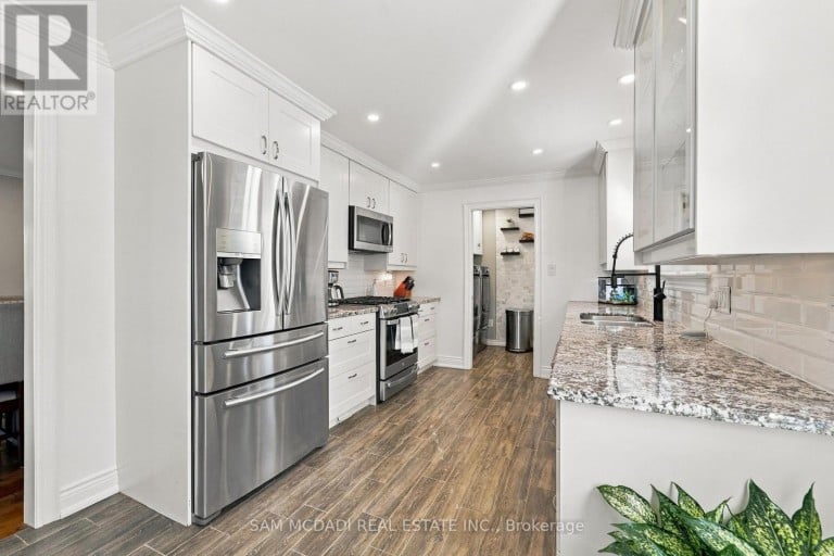 22 BYWOOD CRESCENT, Hamilton (Stoney Creek Mountain), Ontario, L8J1G8