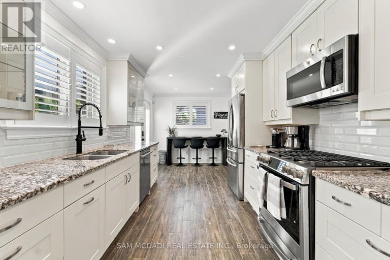 22 BYWOOD CRESCENT, Hamilton (Stoney Creek Mountain), Ontario, L8J1G8