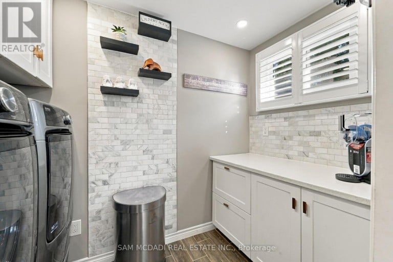 22 BYWOOD CRESCENT, Hamilton (Stoney Creek Mountain), Ontario, L8J1G8