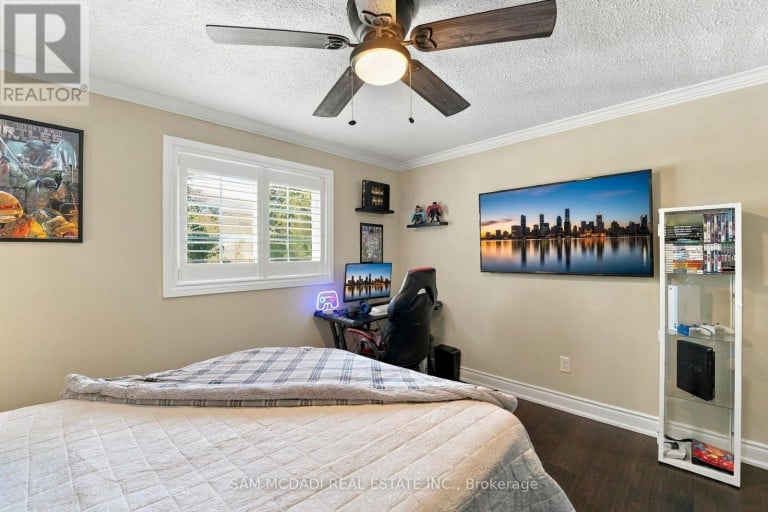 22 BYWOOD CRESCENT, Hamilton (Stoney Creek Mountain), Ontario, L8J1G8