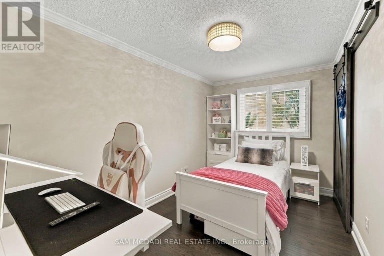 22 BYWOOD CRESCENT, Hamilton (Stoney Creek Mountain), Ontario, L8J1G8