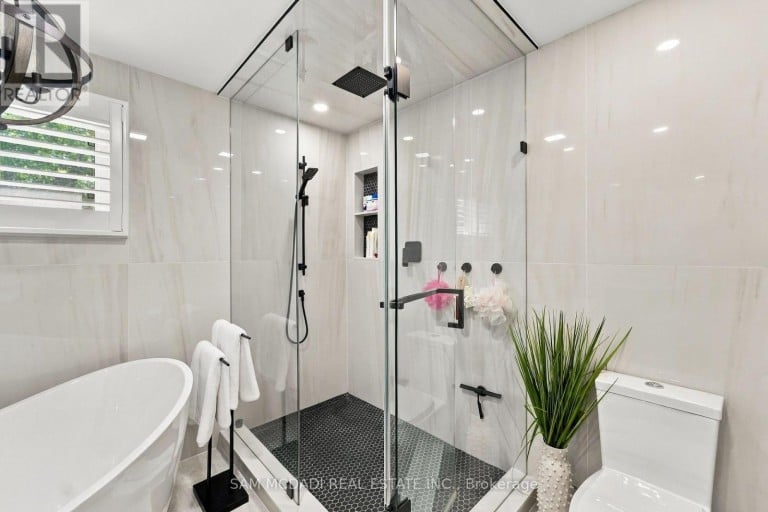 22 BYWOOD CRESCENT, Hamilton (Stoney Creek Mountain), Ontario, L8J1G8