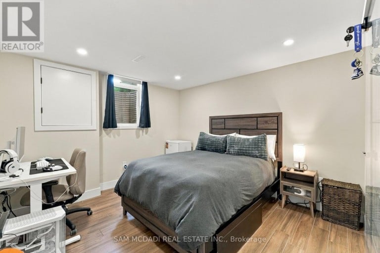 22 BYWOOD CRESCENT, Hamilton (Stoney Creek Mountain), Ontario, L8J1G8