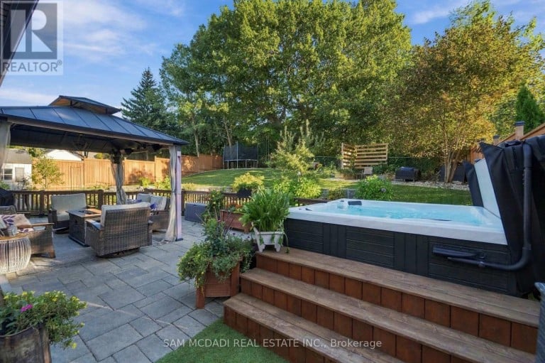 22 BYWOOD CRESCENT, Hamilton (Stoney Creek Mountain), Ontario, L8J1G8