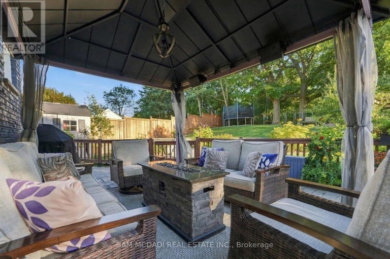 22 BYWOOD CRESCENT, Hamilton (Stoney Creek Mountain), Ontario, L8J1G8