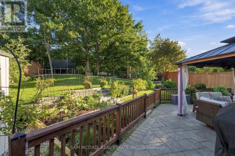 22 BYWOOD CRESCENT, Hamilton (Stoney Creek Mountain), Ontario, L8J1G8