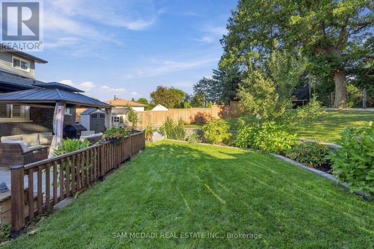 22 BYWOOD CRESCENT, Hamilton (Stoney Creek Mountain), Ontario, L8J1G8