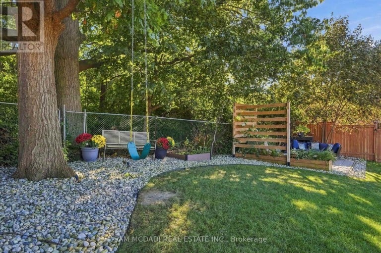 22 BYWOOD CRESCENT, Hamilton (Stoney Creek Mountain), Ontario, L8J1G8
