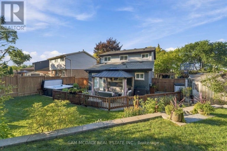 22 BYWOOD CRESCENT, Hamilton (Stoney Creek Mountain), Ontario, L8J1G8