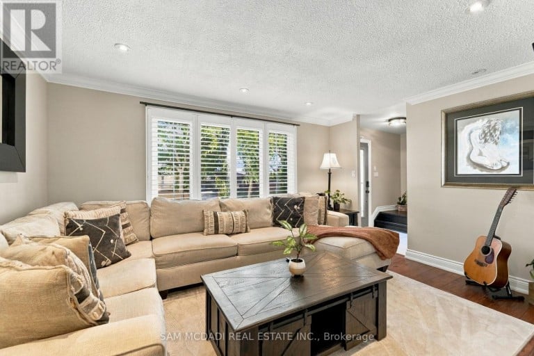 22 BYWOOD CRESCENT, Hamilton (Stoney Creek Mountain), Ontario, L8J1G8