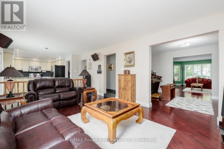 1106 RIDGE VALLEY DRIVE, Oshawa (Pinecrest), Ontario, L1K2E2