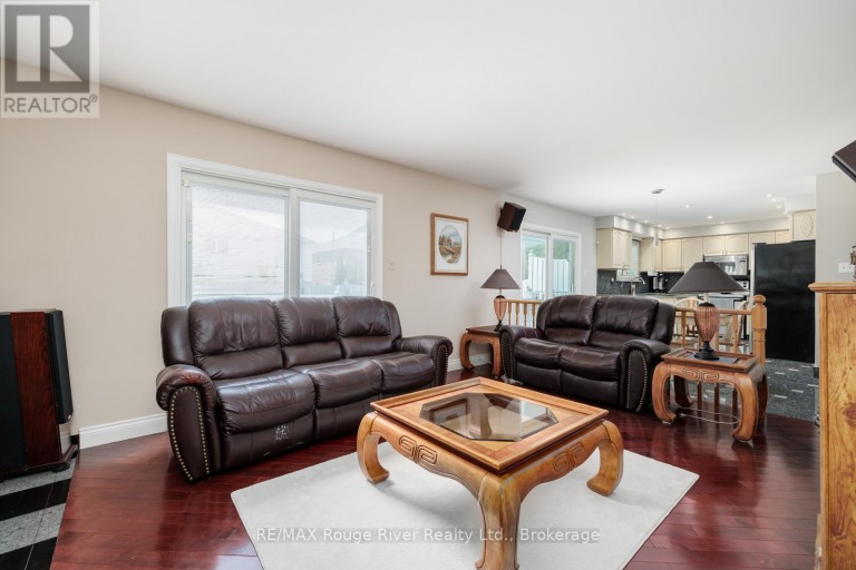 1106 RIDGE VALLEY DRIVE, Oshawa (Pinecrest), Ontario, L1K2E2