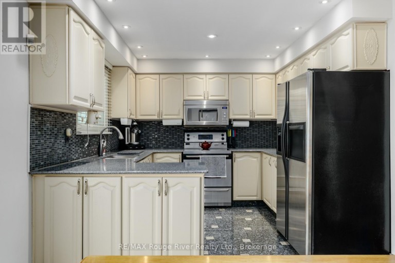 1106 RIDGE VALLEY DRIVE, Oshawa (Pinecrest), Ontario, L1K2E2