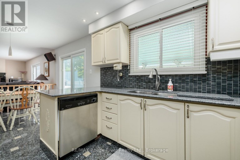 1106 RIDGE VALLEY DRIVE, Oshawa (Pinecrest), Ontario, L1K2E2