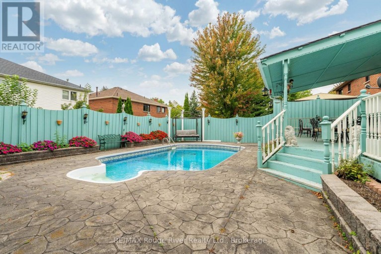 1106 RIDGE VALLEY DRIVE, Oshawa (Pinecrest), Ontario, L1K2E2