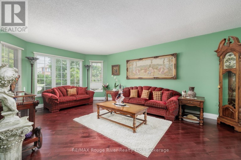 1106 RIDGE VALLEY DRIVE, Oshawa (Pinecrest), Ontario, L1K2E2