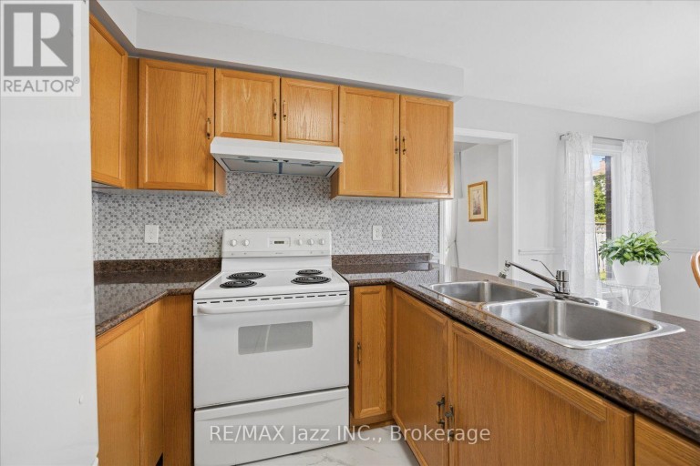 894 GRANDVIEW STREET N, Oshawa (Pinecrest), Ontario, L1K2E3