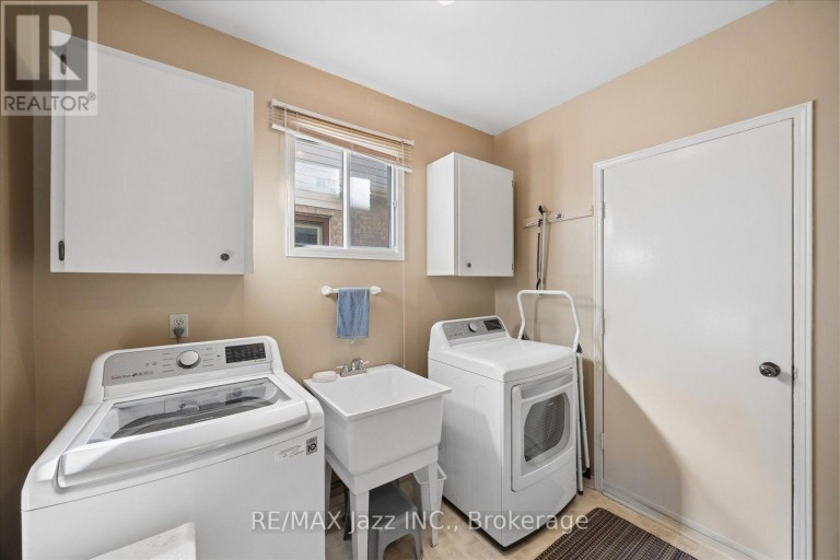 894 GRANDVIEW STREET N, Oshawa (Pinecrest), Ontario, L1K2E3