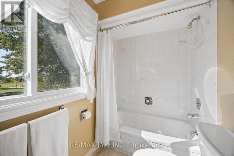 894 GRANDVIEW STREET N, Oshawa (Pinecrest), Ontario, L1K2E3