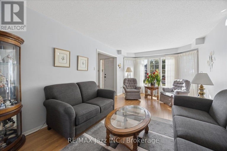 894 GRANDVIEW STREET N, Oshawa (Pinecrest), Ontario, L1K2E3