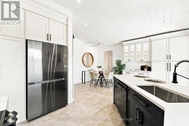 2 CRESTWOOD AVENUE Peterborough (Monaghan Ward 2) Ontario photo 16