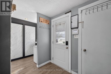 18 CAMROSE COURT Kitchener Ontario photo 3