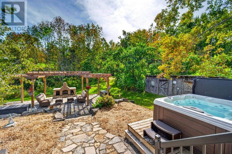 37 NORTHEY'S BAY ROAD, North Kawartha, Ontario, K0L3E0