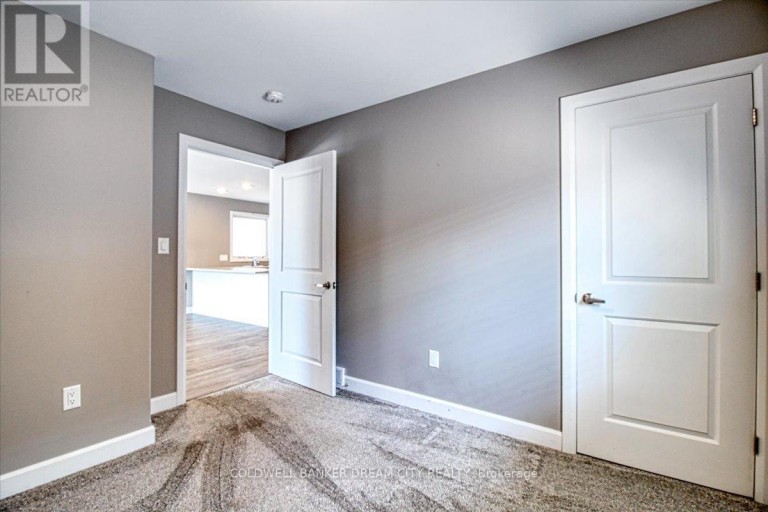 100 ARROWHEAD LANE, Chatham-Kent (Chatham), Ontario, N7M0T2