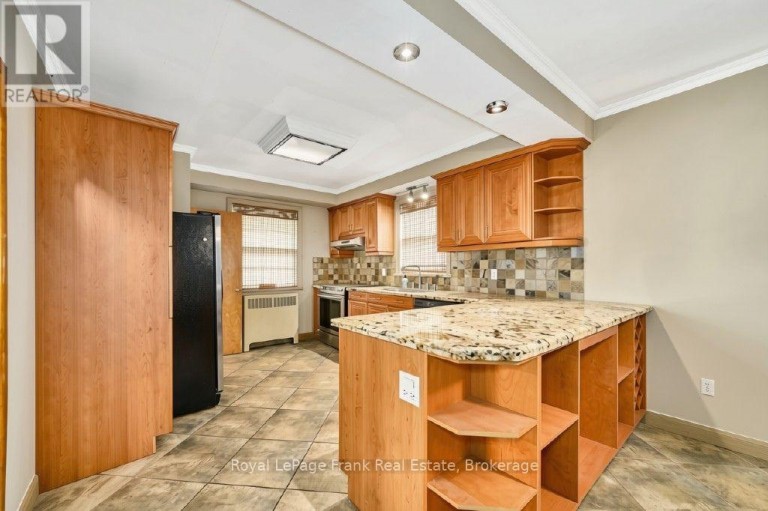1535 DUNDAS STREET E, Whitby (Blue Grass Meadows), Ontario, L1N2K6