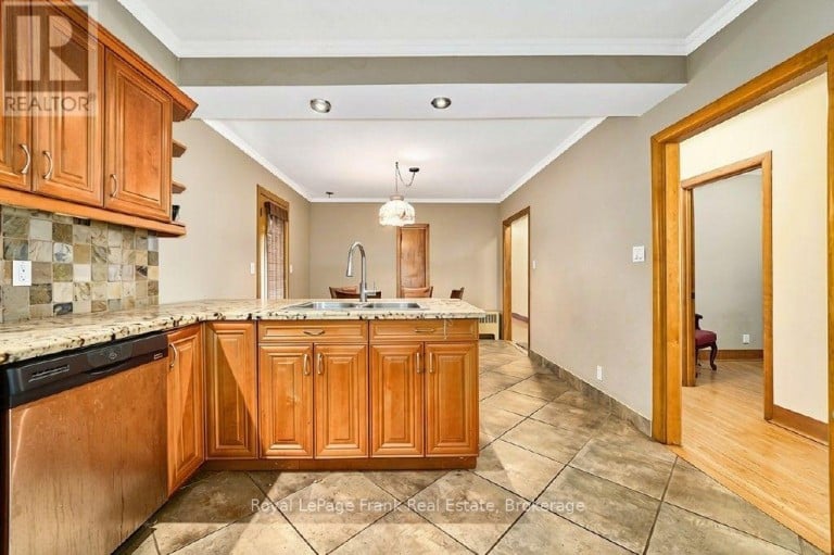 1535 DUNDAS STREET E, Whitby (Blue Grass Meadows), Ontario, L1N2K6