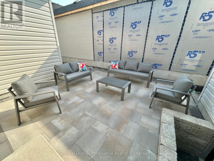 93 ATHABASKA DRIVE, Belleville (Thurlow Ward), Ontario, K8N0T1