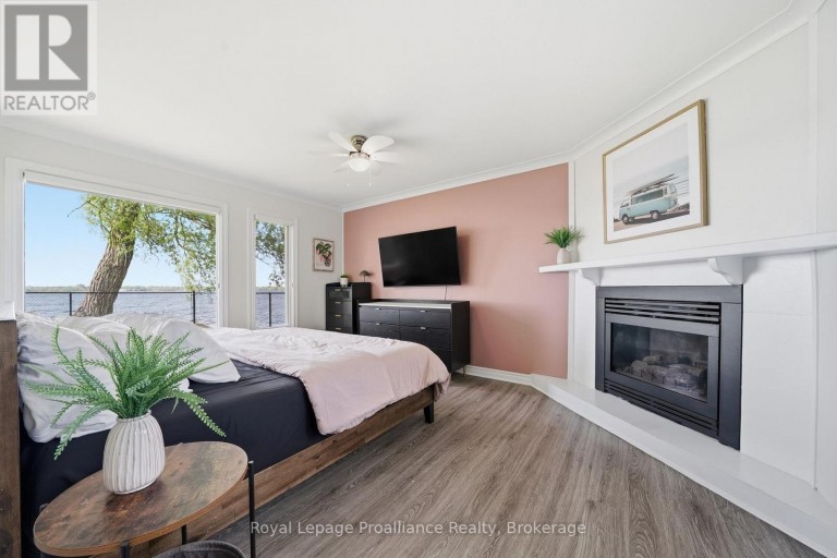 33 PEATS POINT LANE, Prince Edward County (Ameliasburg Ward), Ontario, K8N4Z7