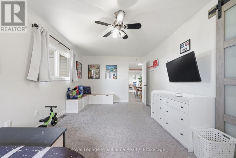33 PEATS POINT LANE, Prince Edward County (Ameliasburg Ward), Ontario, K8N4Z7