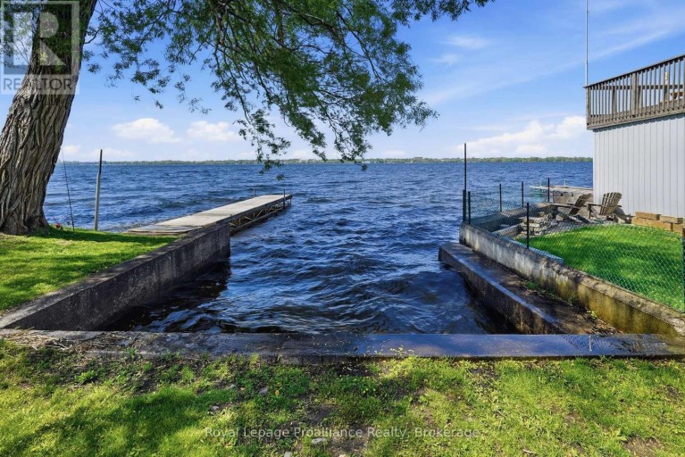 33 PEATS POINT LANE, Prince Edward County (Ameliasburg Ward), Ontario, K8N4Z7