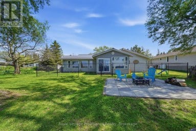 33 PEATS POINT LANE Prince Edward County (Ameliasburg Ward) Ontario photo 32