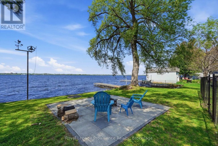 33 PEATS POINT LANE, Prince Edward County (Ameliasburg Ward), Ontario, K8N4Z7