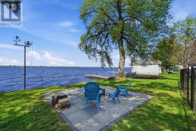 33 PEATS POINT LANE Prince Edward County (Ameliasburg Ward) Ontario photo 34