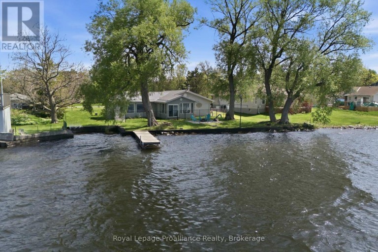 33 PEATS POINT LANE, Prince Edward County (Ameliasburg Ward), Ontario, K8N4Z7