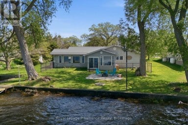 33 PEATS POINT LANE Prince Edward County (Ameliasburg Ward) Ontario photo 39