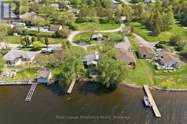 33 PEATS POINT LANE Prince Edward County (Ameliasburg Ward) Ontario photo 40