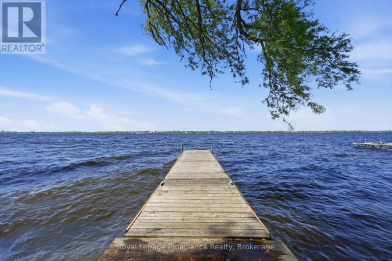 33 PEATS POINT LANE, Prince Edward County (Ameliasburg Ward), Ontario, K8N4Z7