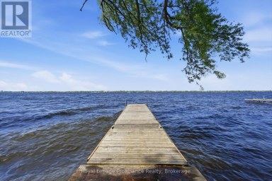 33 PEATS POINT LANE Prince Edward County (Ameliasburg Ward) Ontario photo 41
