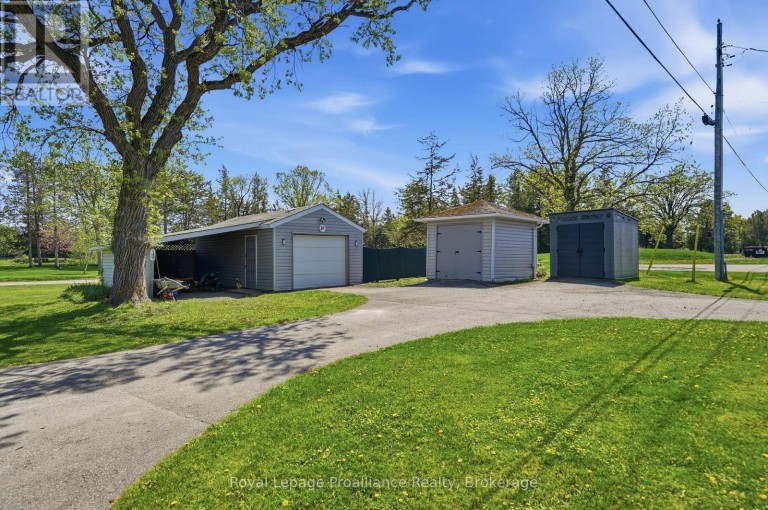 33 PEATS POINT LANE, Prince Edward County (Ameliasburg Ward), Ontario, K8N4Z7