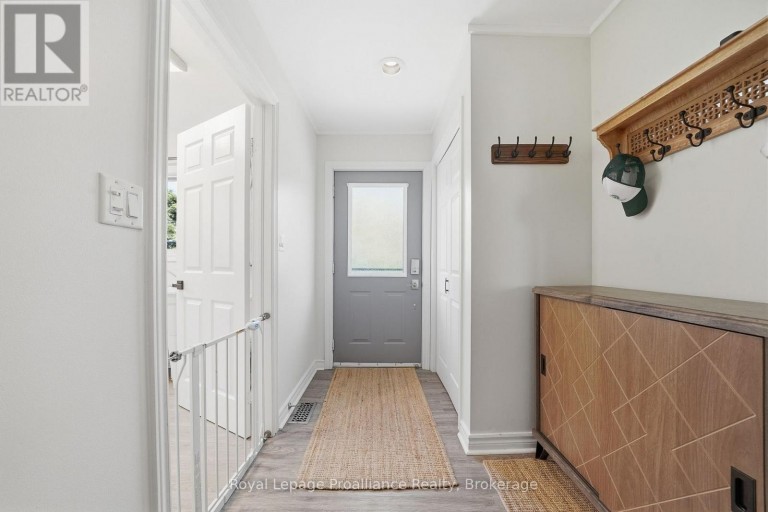 33 PEATS POINT LANE, Prince Edward County (Ameliasburg Ward), Ontario, K8N4Z7