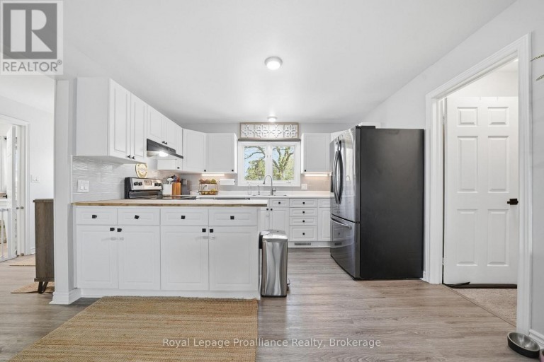 33 PEATS POINT LANE, Prince Edward County (Ameliasburg Ward), Ontario, K8N4Z7