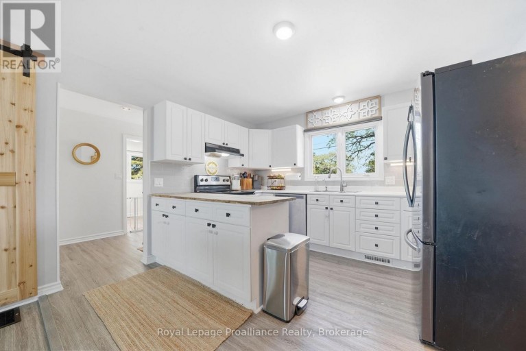 33 PEATS POINT LANE, Prince Edward County (Ameliasburg Ward), Ontario, K8N4Z7