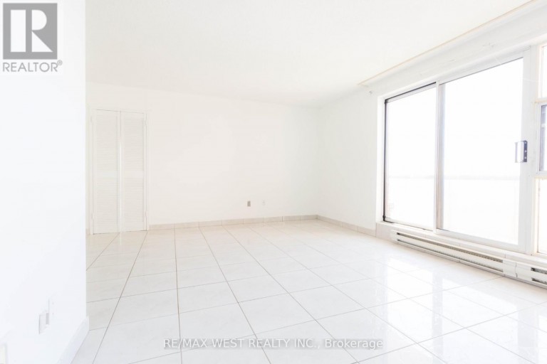 1503 - 3025 QUEEN FREDERICA DRIVE, Mississauga (Applewood), Ontario, L4Y3A1