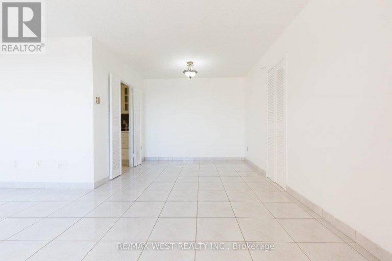 1503 - 3025 QUEEN FREDERICA DRIVE, Mississauga (Applewood), Ontario, L4Y3A1