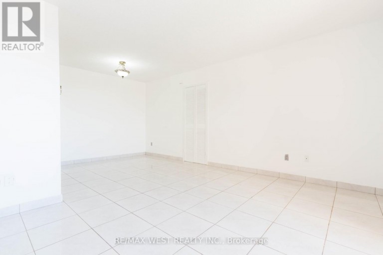 1503 - 3025 QUEEN FREDERICA DRIVE, Mississauga (Applewood), Ontario, L4Y3A1