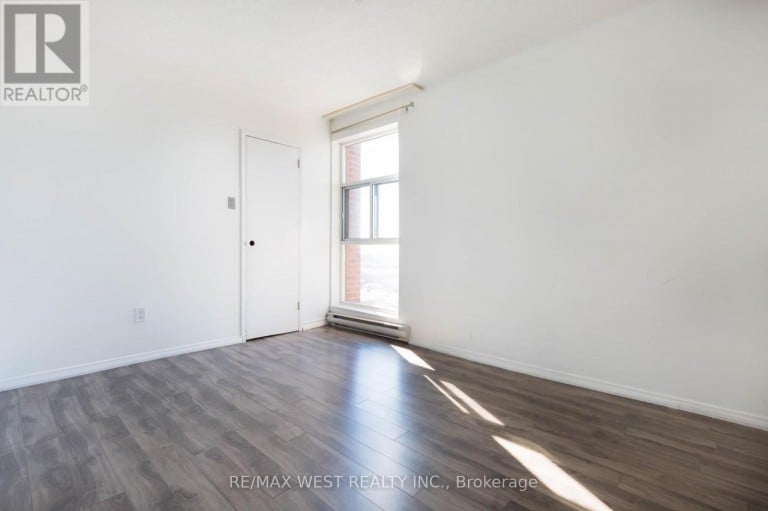 1503 - 3025 QUEEN FREDERICA DRIVE, Mississauga (Applewood), Ontario, L4Y3A1
